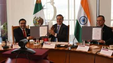 Firma México acuerdo con India para obtener tecnología de última generación para tratar el cáncer
