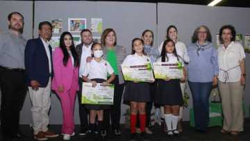 Premian a niños ganadores del Concurso de Alternativas al Uso del Plástico