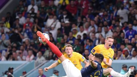 Francia defiende su título de la Copa del Mundo con una goleada ante Australia