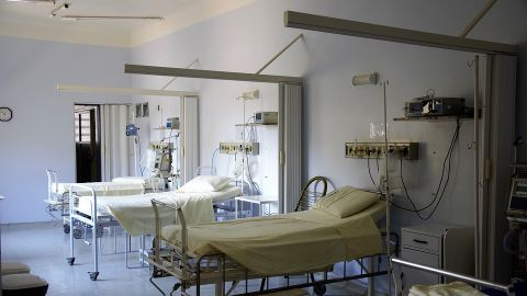Emiten alerta migratoria en contra de responsables de hospitales privados en Durango por casos de Meningitis