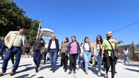 Rocha entrega cinco nuevas calles pavimentadas para Culiacán