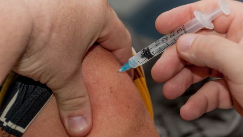 Cobertura de vacunación contra influenza alcanza 74.6%; supera meta