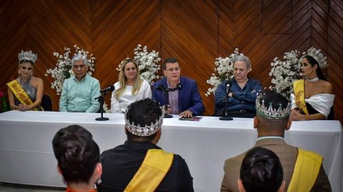 El Alcalde de Mazatlán recibe a los aspirantes a la realeza del Carnaval