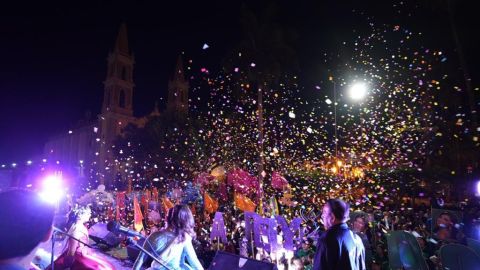 Alegría en las calles de Mazatlán ante manifestación carnavalera