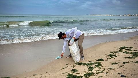 Refuerza acciones de limpieza de playas de cara al Carnaval de Mazatlán