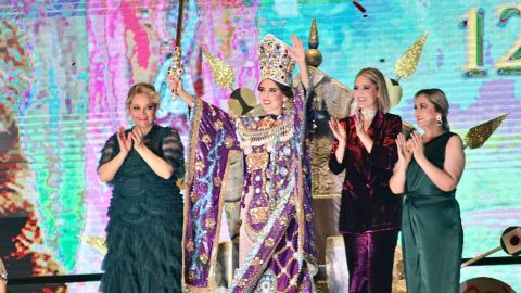 Coronan a Alejandra I como reina del carnaval de Mazatlán