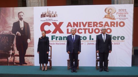 López Obrador rinde homenaje a Francisco I. Madero en su 110 Aniversario Luctuoso