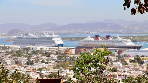 Mazatlán recibe dos cruceros turísticos, con 8,263 viajeros