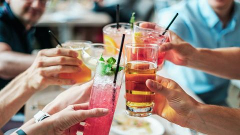 ¡No te excedas estas vacaciones! Incremento en consumo de alcohol y bebidas azucaradas trae daños a tu salud