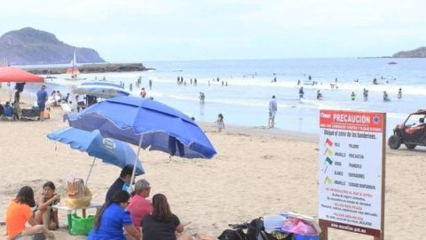 Alerta Policía Acuática a bañistas por presencia de quemadores en las zonas de playa en Mazatlán