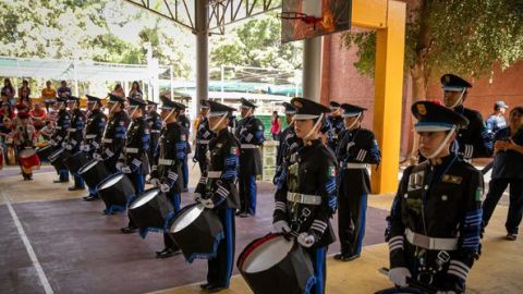Jóvenes dan muestra de disciplina y civismo en el Encuentro Municipal de Bandas de Guerra