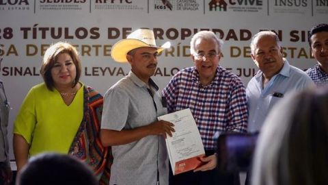 Entregan más de 1500 títulos de propiedad a familias de Sinaloa municipio