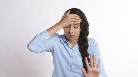 ¿Sufres dolor de cabeza de manera constante? Es necesario buscar atención médica sí además tienes estos síntomas
