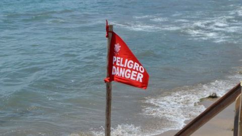 Alertan ante oleaje elevado en playas de Mazatlán