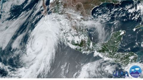 Hilary sigue como huracán categoría 4, a 525 km al sur-suroeste de Cabo San Lucas, Baja California Sur