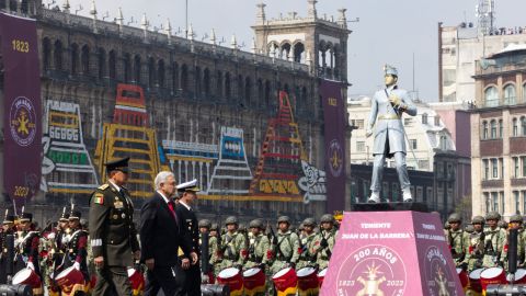Realizan Desfile Cívico Militar, conmemora bicentenario del Heroico Colegio Militar y 213 Aniversario del Grito