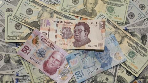 El peso permanece fuerte y estable frente al dólar: López Obrador