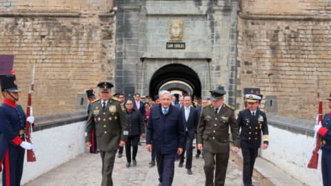 López Obrador conmemoró Bicentenario del Heroico Colegio Militar en Veracruz