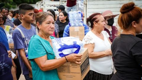 Continua entrega de apoyos a población afectada por Huracan Norma