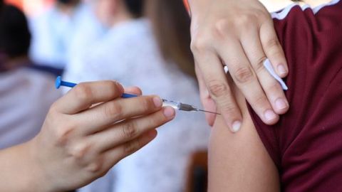 Vacunación contra influenza y COVID-19 está disponible en todo México en esta temporada invernal