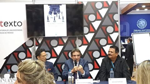 Presentan "Microscopio Social" de Cuén Ojeda en la Feria Internacional del Libro en Guadalajara