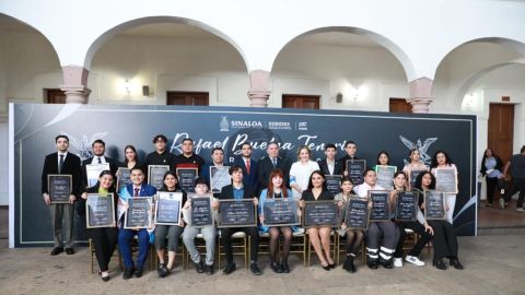 Entregan el Premio Estatal de la Juventud "Galardón Rafael Buelna Tenorio"