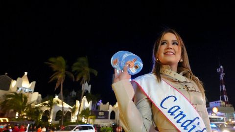 Realizan pega de calcas del Carnaval Internacional de Mazatlán 2024